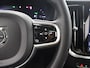 Volvo V60 2.0 T8 Plug-in hybrid AWD Ultra Dark | Panoramadak | Lederen Interieur | Stoelverwarming voor + achter | Apple CarPlay/Android Auto | HUD | Navigatie | 360 Camera | DAB | Adaptieve Cruise Control | Ele. kofferdeksel | Ele. verstelbare stoelen + Geheugen | Harman/Kardon Audio |