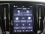 Volvo V60 2.0 T8 Plug-in hybrid AWD Ultra Dark | Panoramadak | Lederen Interieur | Stoelverwarming voor + achter | Apple CarPlay/Android Auto | HUD | Navigatie | 360 Camera | DAB | Adaptieve Cruise Control | Ele. kofferdeksel | Ele. verstelbare stoelen + Geheugen | Harman/Kardon Audio |