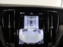 Volvo V60 2.0 T8 Plug-in hybrid AWD Ultra Dark | Panoramadak | Lederen Interieur | Stoelverwarming voor + achter | Apple CarPlay/Android Auto | HUD | Navigatie | 360 Camera | DAB | Adaptieve Cruise Control | Ele. kofferdeksel | Ele. verstelbare stoelen + Geheugen | Harman/Kardon Audio |