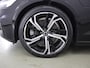 Volvo V60 2.0 T8 Plug-in hybrid AWD Ultra Dark | Panoramadak | Lederen Interieur | Stoelverwarming voor + achter | Apple CarPlay/Android Auto | HUD | Navigatie | 360 Camera | DAB | Adaptieve Cruise Control | Ele. kofferdeksel | Ele. verstelbare stoelen + Geheugen | Harman/Kardon Audio |
