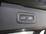 Volvo V60 2.0 T8 Plug-in hybrid AWD Ultra Dark | Panoramadak | Lederen Interieur | Stoelverwarming voor + achter | Apple CarPlay/Android Auto | HUD | Navigatie | 360 Camera | DAB | Adaptieve Cruise Control | Ele. kofferdeksel | Ele. verstelbare stoelen + Geheugen | Harman/Kardon Audio |