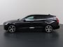 Volvo V60 2.0 T8 Plug-in hybrid AWD Ultra Dark | Panoramadak | Lederen Interieur | Stoelverwarming voor + achter | Apple CarPlay/Android Auto | HUD | Navigatie | 360 Camera | DAB | Adaptieve Cruise Control | Ele. kofferdeksel | Ele. verstelbare stoelen + Geheugen | Harman/Kardon Audio |