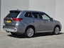 Mitsubishi Outlander 2.4 PHEV Instyle / Elektrische achterklep / Trekgewicht 1500 kg / Rondomzicht camera / Trekhaak afneembaar / Adaptief cruise control / Glazen schuif- en kanteldak / Keyless Entry/Start / Stuur-& Stoelverwarming /