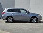 Mitsubishi Outlander 2.4 PHEV Instyle / Elektrische achterklep / Trekgewicht 1500 kg / Rondomzicht camera / Trekhaak afneembaar / Adaptief cruise control / Glazen schuif- en kanteldak / Keyless Entry/Start / Stuur-& Stoelverwarming /