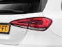 Mercedes-Benz A-klasse 180 d AMG Night Edition | Panoramadak | Sfeerverlichting | Widescreen | Camera | LED | Stoelverwarming | 18" | Dealeronderhouden
