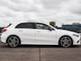 Mercedes-Benz A-klasse 180 d AMG Night Edition | Panoramadak | Sfeerverlichting | Widescreen | Camera | LED | Stoelverwarming | 18" | Dealeronderhouden