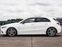 Mercedes-Benz A-klasse 180 d AMG Night Edition | Panoramadak | Sfeerverlichting | Widescreen | Camera | LED | Stoelverwarming | 18" | Dealeronderhouden