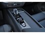 Volvo XC60 T6 Plug-in hybrid AWD Plus Black Edition IntelliSafe Assist & Surround - Panorama/schuifdak - Harman/Kardon audio - Head up display - Parkeercamera achter - Verwarmde voorstoelen, stuur & achterbank - Parkeersensoren voor & achter - Elektr. bedienb. voorstoelen met geheugen - Draadloze tel. lader - Extra getint glas - 21' LMV