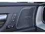 Volvo XC60 T6 Plug-in hybrid AWD Plus Black Edition IntelliSafe Assist & Surround - Panorama/schuifdak - Harman/Kardon audio - Head up display - Parkeercamera achter - Verwarmde voorstoelen, stuur & achterbank - Parkeersensoren voor & achter - Elektr. bedienb. voorstoelen met geheugen - Draadloze tel. lader - Extra getint glas - 21' LMV