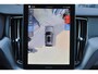 Volvo XC60 T6 Plug-in hybrid AWD Plus Black Edition IntelliSafe Assist & Surround - Panorama/schuifdak - Harman/Kardon audio - Head up display - Parkeercamera achter - Verwarmde voorstoelen, stuur & achterbank - Parkeersensoren voor & achter - Elektr. bedienb. voorstoelen met geheugen - Draadloze tel. lader - Extra getint glas - 21' LMV