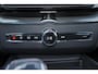 Volvo XC60 T6 Plug-in hybrid AWD Plus Black Edition IntelliSafe Assist & Surround - Panorama/schuifdak - Harman/Kardon audio - Head up display - Parkeercamera achter - Verwarmde voorstoelen, stuur & achterbank - Parkeersensoren voor & achter - Elektr. bedienb. voorstoelen met geheugen - Draadloze tel. lader - Extra getint glas - 21' LMV