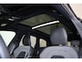 Volvo XC60 T6 Plug-in hybrid AWD Plus Black Edition IntelliSafe Assist & Surround - Panorama/schuifdak - Harman/Kardon audio - Head up display - Parkeercamera achter - Verwarmde voorstoelen, stuur & achterbank - Parkeersensoren voor & achter - Elektr. bedienb. voorstoelen met geheugen - Draadloze tel. lader - Extra getint glas - 21' LMV