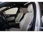 Volvo XC60 Recharge T8 AWD Inscription - Panorama/schuifdak - Luchtvering - IntelliSafe Assist - Bowers & Wilkens audio - Adaptieve LED koplampen - 360 graden camera - Verwarmde voorstoelen & stuur - Parkeersensoren voor & achter - Elektr. bedienb. voorstoelen met geheugen - Heads up display - Extra getint glas - Inklapbare trekhaak - 20' LMV