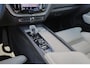 Volvo XC60 Recharge T8 AWD Inscription - Panorama/schuifdak - Luchtvering - IntelliSafe Assist - Bowers & Wilkens audio - Adaptieve LED koplampen - 360 graden camera - Verwarmde voorstoelen & stuur - Parkeersensoren voor & achter - Elektr. bedienb. voorstoelen met geheugen - Heads up display - Extra getint glas - Inklapbare trekhaak - 20' LMV