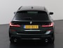 BMW 3-Serie Touring 320i High Executive | Groene wrap | M-Pakket | Panoramadak | Sportstoelen | Lederen Interieur | Adaptieve Cruise Control | Ele. verstelbare stoelen + geheugen | Camera | Stoelverwarming | Adaptief Onderstel | HUD | Trekhaak | Ele. kofferdeksel |
