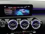 Mercedes-Benz A-klasse 250 e AMG Line | Night | Panoramadak | Trekhaak | Multibeam | Apple carplay | Stoelverwarming | Sfeerverlichting |