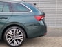 Skoda Octavia Combi 1.5 TSI MHEV Sportline Tour / 18" Lichtmetalen velgen / Panoramadak / Suite interieur design selectie cognac / Trekhaak uitklapbaar / Chrome pakket / Winter pakket / Side Assist / Light & View Pakket