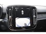 Volvo XC40 Single Motor Extended Range Plus 82 kWh / Adaptieve cruise control / Elektrische achterklep / Stoel - en stuurwielverwarming / Parkeersensoren V+A / Extra getint glas / Zwart dak / Achteruitrijcamera / MicroTech bekleding