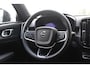 Volvo XC40 Single Motor Extended Range Plus 82 kWh / Adaptieve cruise control / Elektrische achterklep / Stoel - en stuurwielverwarming / Parkeersensoren V+A / Extra getint glas / Zwart dak / Achteruitrijcamera / MicroTech bekleding