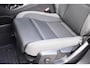 Volvo XC40 Single Motor Extended Range Plus 82 kWh / Adaptieve cruise control / Elektrische achterklep / Stoel - en stuurwielverwarming / Parkeersensoren V+A / Extra getint glas / Zwart dak / Achteruitrijcamera / MicroTech bekleding