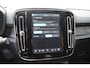 Volvo XC40 Single Motor Extended Range Plus 82 kWh / Adaptieve cruise control / Elektrische achterklep / Stoel - en stuurwielverwarming / Parkeersensoren V+A / Extra getint glas / Zwart dak / Achteruitrijcamera / MicroTech bekleding