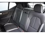 Volvo XC40 Single Motor Extended Range Plus 82 kWh / Adaptieve cruise control / Elektrische achterklep / Stoel - en stuurwielverwarming / Parkeersensoren V+A / Extra getint glas / Zwart dak / Achteruitrijcamera / MicroTech bekleding