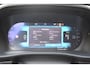 Volvo XC40 Single Motor Extended Range Plus 82 kWh / Adaptieve cruise control / Elektrische achterklep / Stoel - en stuurwielverwarming / Parkeersensoren V+A / Extra getint glas / Zwart dak / Achteruitrijcamera / MicroTech bekleding