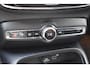 Volvo XC40 Single Motor Extended Range Plus 82 kWh / Adaptieve cruise control / Elektrische achterklep / Stoel - en stuurwielverwarming / Parkeersensoren V+A / Extra getint glas / Zwart dak / Achteruitrijcamera / MicroTech bekleding