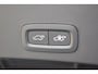 Volvo XC40 Single Motor Extended Range Plus 82 kWh / Adaptieve cruise control / Elektrische achterklep / Stoel - en stuurwielverwarming / Parkeersensoren V+A / Extra getint glas / Zwart dak / Achteruitrijcamera / MicroTech bekleding