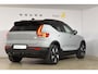 Volvo XC40 Single Motor Extended Range Plus 82 kWh / Adaptieve cruise control / Elektrische achterklep / Stoel - en stuurwielverwarming / Parkeersensoren V+A / Extra getint glas / Zwart dak / Achteruitrijcamera / MicroTech bekleding