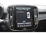 Volvo XC40 Single Motor Extended Range Plus 82 kWh / Adaptieve cruise control / Elektrische achterklep / Stoel - en stuurwielverwarming / Parkeersensoren V+A / Extra getint glas / Zwart dak / Achteruitrijcamera / MicroTech bekleding