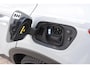 Volvo XC40 Single Motor Extended Range Plus 82 kWh / Adaptieve cruise control / Elektrische achterklep / Stoel - en stuurwielverwarming / Parkeersensoren V+A / Extra getint glas / Zwart dak / Achteruitrijcamera / MicroTech bekleding