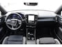 Volvo XC40 Single Motor Extended Range Plus 82 kWh / Adaptieve cruise control / Elektrische achterklep / Stoel - en stuurwielverwarming / Parkeersensoren V+A / Extra getint glas / Zwart dak / Achteruitrijcamera / MicroTech bekleding