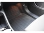 Volvo XC40 Single Motor Extended Range Plus 82 kWh / Adaptieve cruise control / Elektrische achterklep / Stoel - en stuurwielverwarming / Parkeersensoren V+A / Extra getint glas / Zwart dak / Achteruitrijcamera / MicroTech bekleding
