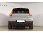 Volvo XC40 Single Motor Extended Range Plus 82 kWh / Adaptieve cruise control / Elektrische achterklep / Stoel - en stuurwielverwarming / Parkeersensoren V+A / Extra getint glas / Zwart dak / Achteruitrijcamera / MicroTech bekleding
