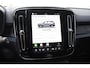 Volvo XC40 Single Motor Extended Range Plus 82 kWh / Adaptieve cruise control / Elektrische achterklep / Stoel - en stuurwielverwarming / Parkeersensoren V+A / Extra getint glas / Zwart dak / Achteruitrijcamera / MicroTech bekleding
