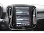 Volvo XC40 Single Motor Extended Range Plus 82 kWh / Adaptieve cruise control / Elektrische achterklep / Stoel - en stuurwielverwarming / Parkeersensoren V+A / Extra getint glas / Zwart dak / Achteruitrijcamera / MicroTech bekleding
