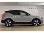 Volvo XC40 Single Motor Extended Range Plus 82 kWh / Adaptieve cruise control / Elektrische achterklep / Stoel - en stuurwielverwarming / Parkeersensoren V+A / Extra getint glas / Zwart dak / Achteruitrijcamera / MicroTech bekleding