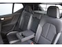 Volvo XC40 Single Motor Extended Range Plus 82 kWh / Adaptieve cruise control / Elektrische achterklep / Stoel - en stuurwielverwarming / Parkeersensoren V+A / Extra getint glas / Zwart dak / Achteruitrijcamera / MicroTech bekleding