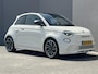 Abarth 500e Abarth Turismo 42 kWh / Accu SoH 98,43 % / CCS snel laden / Panorama dak / Navigatie / Sportstoelen / Climate Control / Apple Carplay Android / 18" LM wielen /