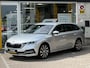 Skoda Octavia Combi 1.5 TSI First Edition | Wegklapbare trekhaak | Cruise adaptief | Stoelverwarming | Elektrische achterklep | LED | DAB | Lichtmetaal |