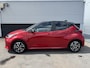 Toyota Yaris 1.5 Hybrid Dynamic edition Bi-tone zwart dak, leder, LED, Smart Key, Lichtmetalen velgen, Privacy glass, draadloze telefoonlader, elektr. buitenspiegels, navigatie Apple CarPlay/Android Auto
