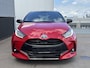 Toyota Yaris 1.5 Hybrid Dynamic edition Bi-tone zwart dak, leder, LED, Smart Key, Lichtmetalen velgen, Privacy glass, draadloze telefoonlader, elektr. buitenspiegels, navigatie Apple CarPlay/Android Auto