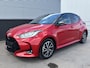 Toyota Yaris 1.5 Hybrid Dynamic edition Bi-tone zwart dak, leder, LED, Smart Key, Lichtmetalen velgen, Privacy glass, draadloze telefoonlader, elektr. buitenspiegels, navigatie Apple CarPlay/Android Auto