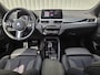 BMW X1 xDrive20i High Executive / Dealer Onderhouden / Sportstoelen / Harman & Kardon Audio / Memoryseats / HUD / Elektrische Kofferbak / Afneembare Trekhaak 2000 KG / Camera / Stoelverwarming / Cruise Control / Climate Control /