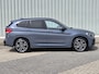 BMW X1 xDrive20i High Executive / Dealer Onderhouden / Sportstoelen / Harman & Kardon Audio / Memoryseats / HUD / Elektrische Kofferbak / Afneembare Trekhaak 2000 KG / Camera / Stoelverwarming / Cruise Control / Climate Control /