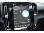 Volvo XC40 Single Motor Extended Range Ultimate 82 kWh / Adaptieve cruise control / Elektrische achterklep / Stoel - en stuurwielverwarming / Elektrisch verstelbare voorstoelen met geheugen / Extra getint glas / 360 Camera / Harman Kardon /