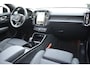 Volvo XC40 Single Motor Extended Range Ultimate 82 kWh / Adaptieve cruise control / Elektrische achterklep / Stoel - en stuurwielverwarming / Elektrisch verstelbare voorstoelen met geheugen / Extra getint glas / 360 Camera / Harman Kardon /