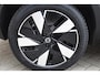 Volvo XC40 Single Motor Extended Range Ultimate 82 kWh / Adaptieve cruise control / Elektrische achterklep / Stoel - en stuurwielverwarming / Elektrisch verstelbare voorstoelen met geheugen / Extra getint glas / 360 Camera / Harman Kardon /