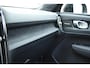 Volvo XC40 Single Motor Extended Range Ultimate 82 kWh / Adaptieve cruise control / Elektrische achterklep / Stoel - en stuurwielverwarming / Elektrisch verstelbare voorstoelen met geheugen / Extra getint glas / 360 Camera / Harman Kardon /